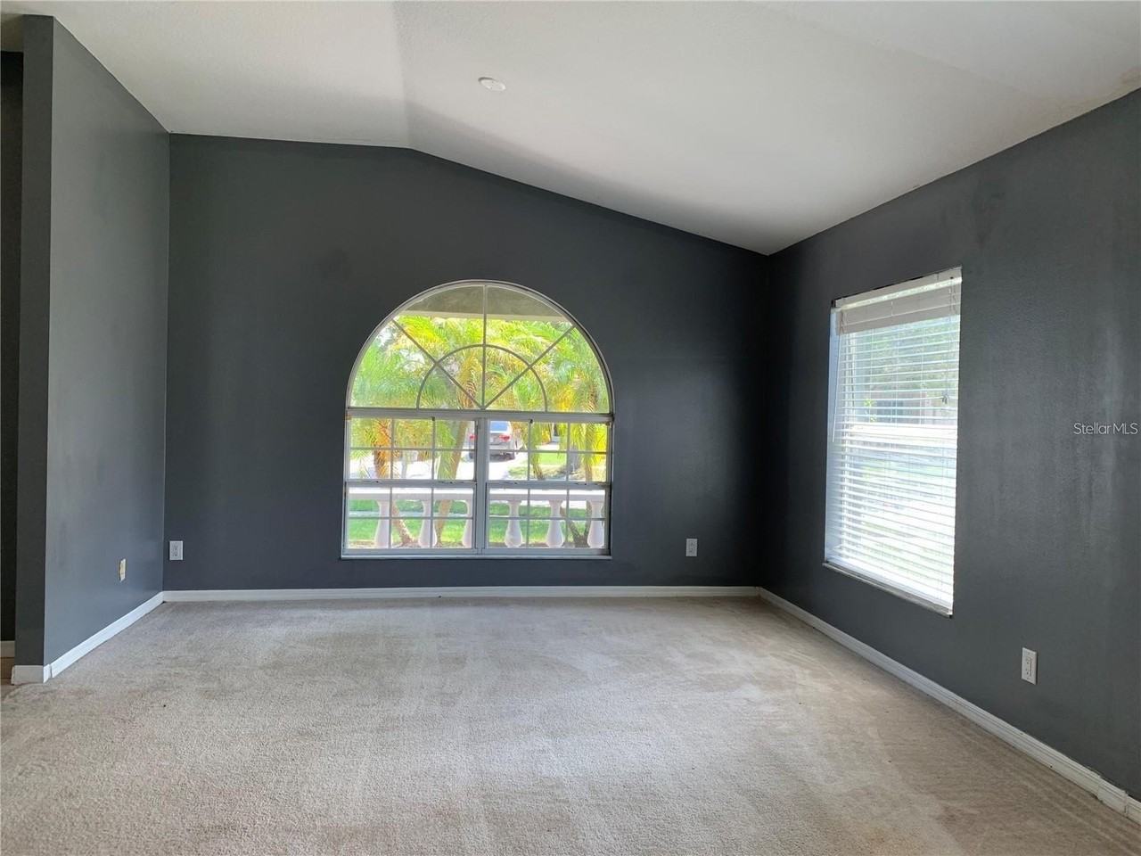 4211 Hartford Lake Dr - Photo 4 of 35