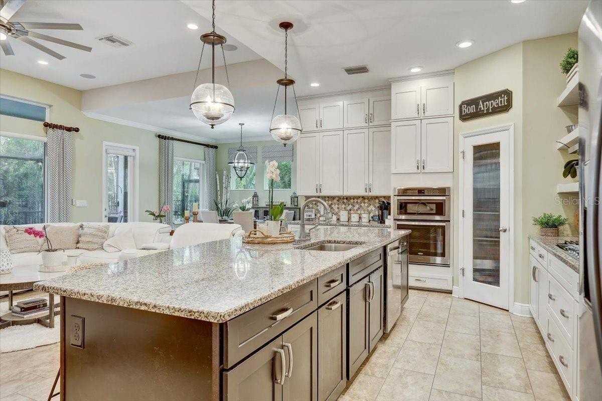 7209 Meeting House Ln - Photo 5 of 47