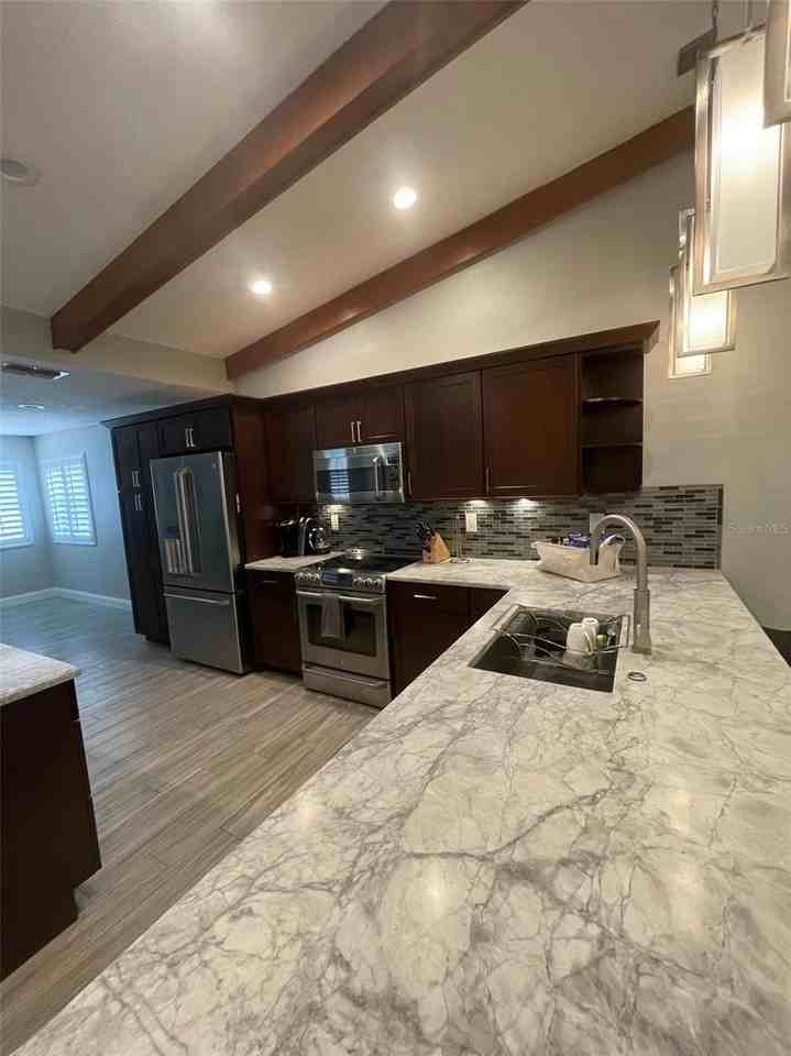 1450 Mahogany Ln - Photo 3 of 15