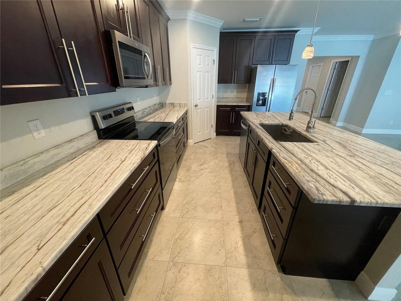 232 Clayton St - Photo 7 of 34