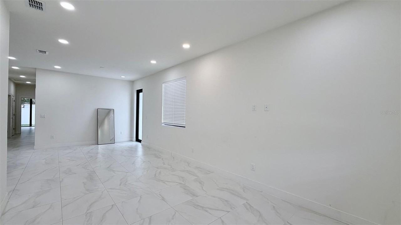 4106 N Thatcher Ave #B - Photo 3 of 21