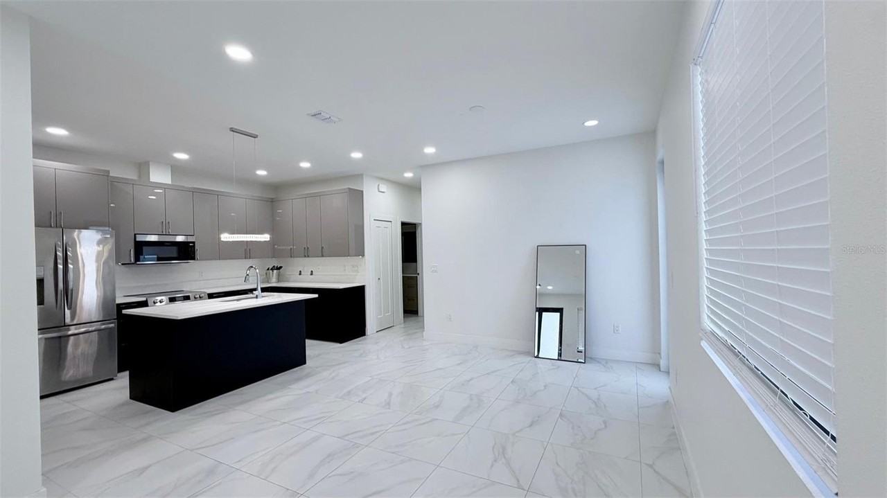 4106 N Thatcher Ave #B - Photo 4 of 21