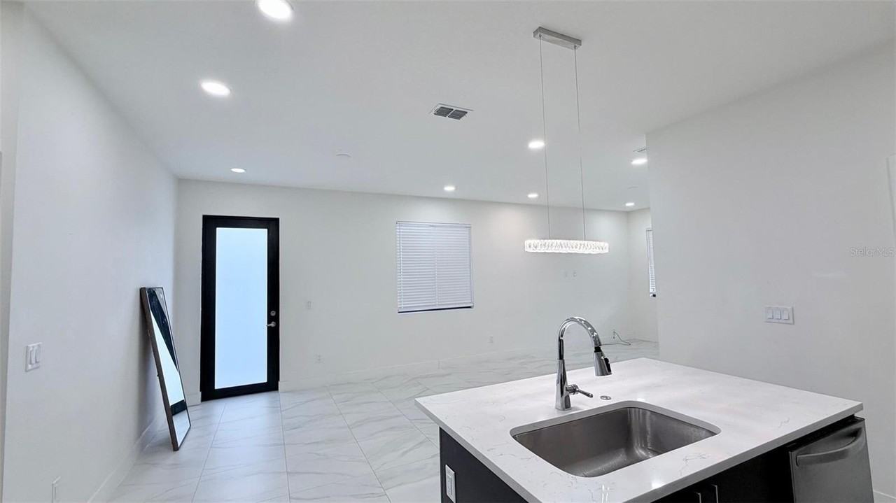 4106 N Thatcher Ave #B - Photo 5 of 21