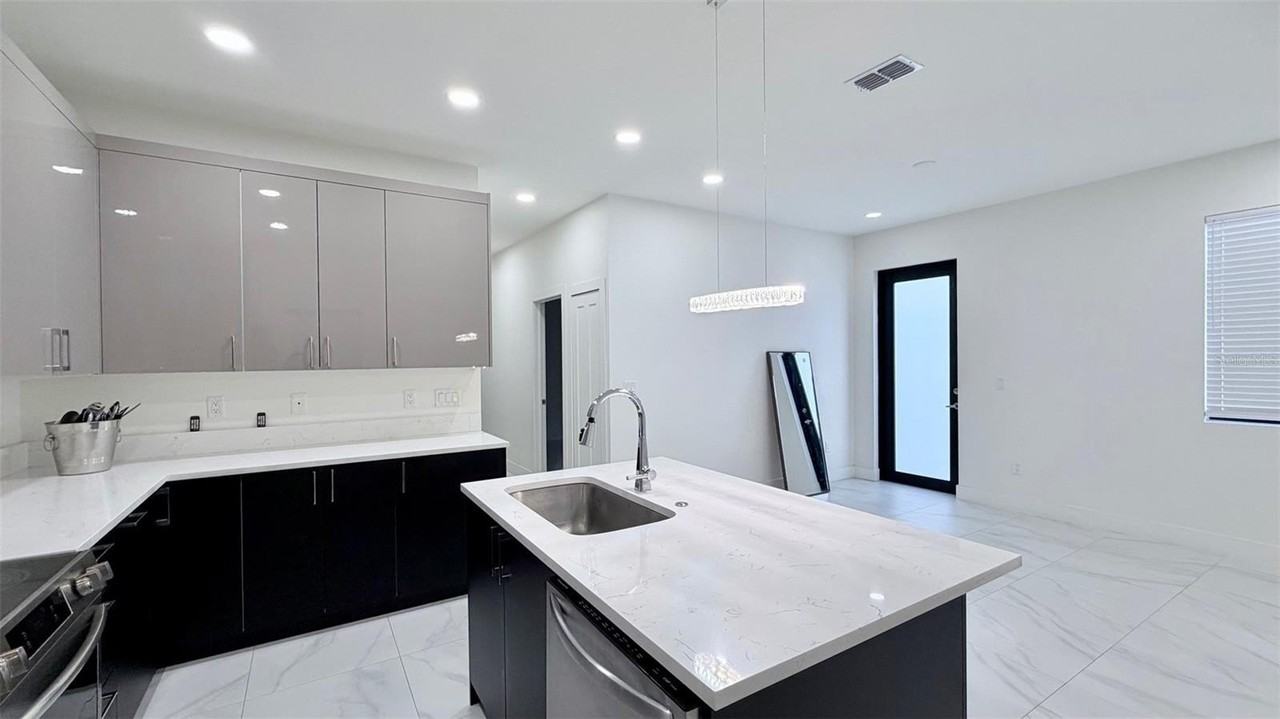 4106 N Thatcher Ave #B - Photo 6 of 21