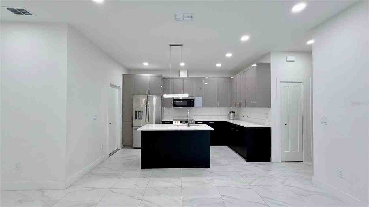 4106 N Thatcher Ave #B - Photo 7 of 21