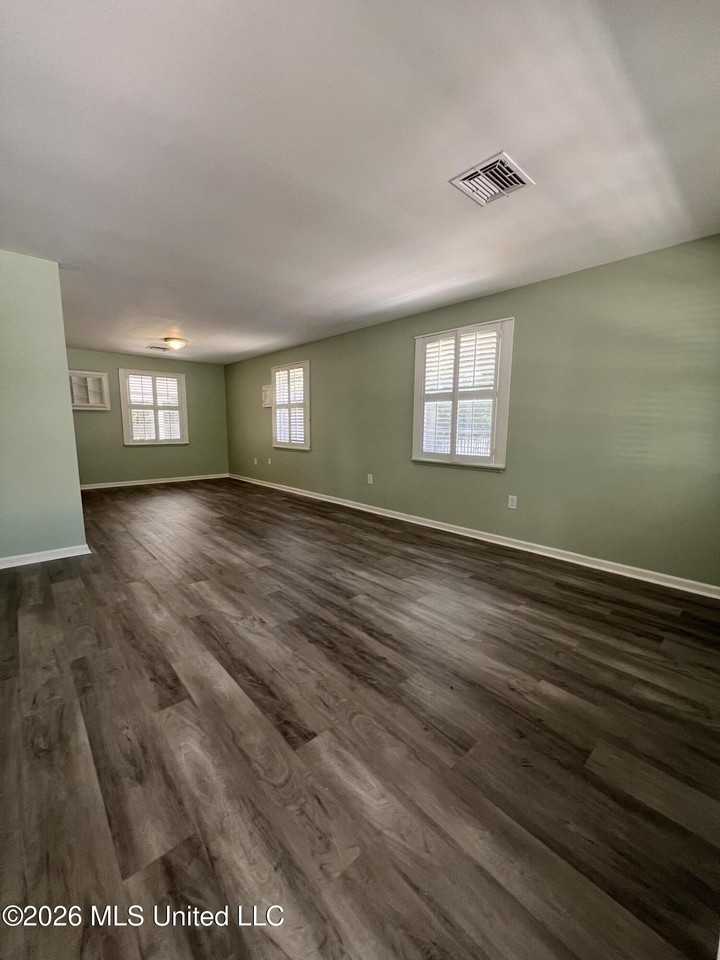 802 Augustine Dr - Photo 3 of 18