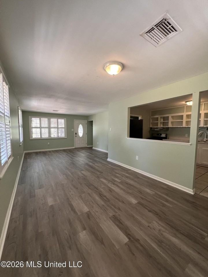 802 Augustine Dr - Photo 5 of 18