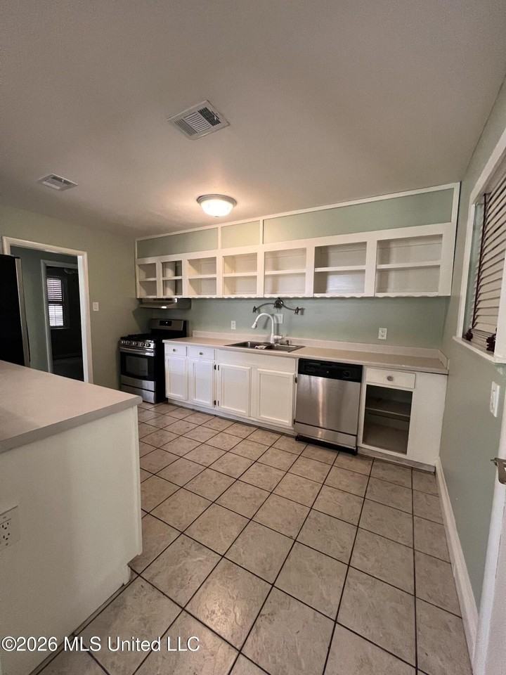 802 Augustine Dr - Photo 6 of 18