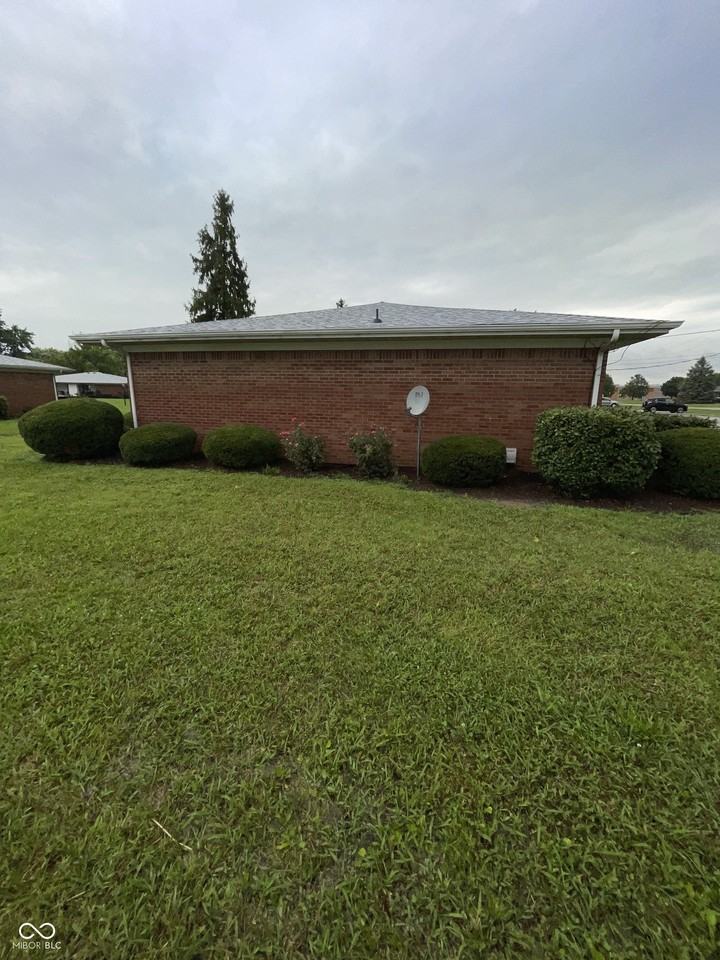 943 W Mckay Rd - Photo 2 of 16