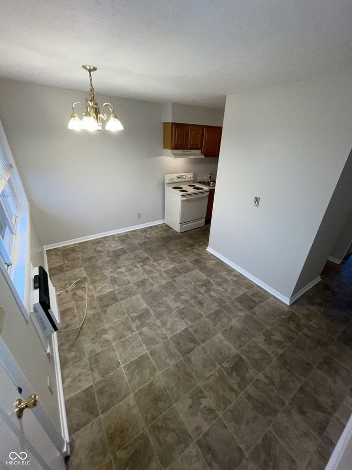 943 W Mckay Rd - Photo 3 of 16