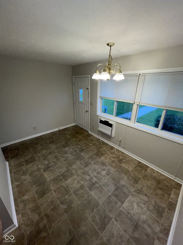 943 W Mckay Rd - Photo 4 of 16