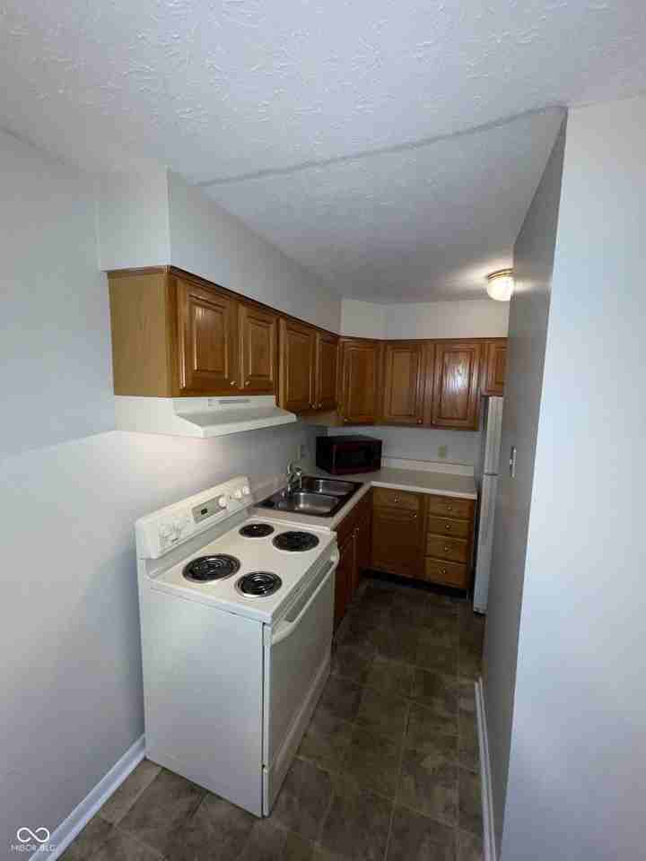 943 W Mckay Rd - Photo 5 of 16