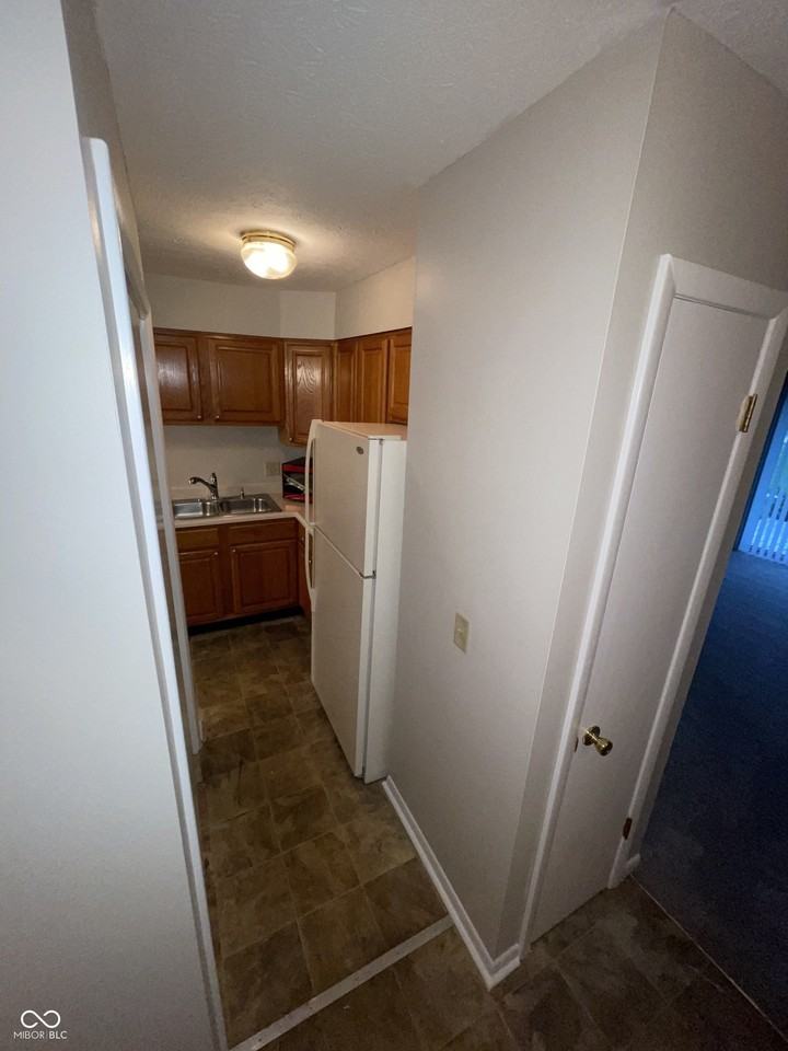 943 W Mckay Rd - Photo 6 of 16