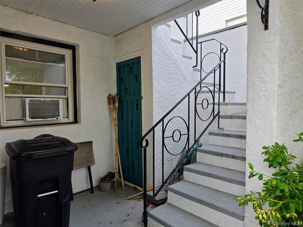 537 E Chester St - Photo 2 of 20