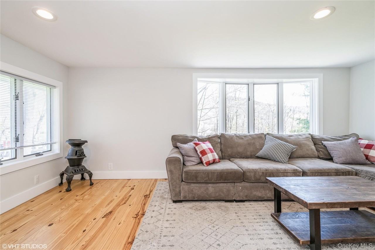 1392 Kings Hwy - Photo 4 of 33