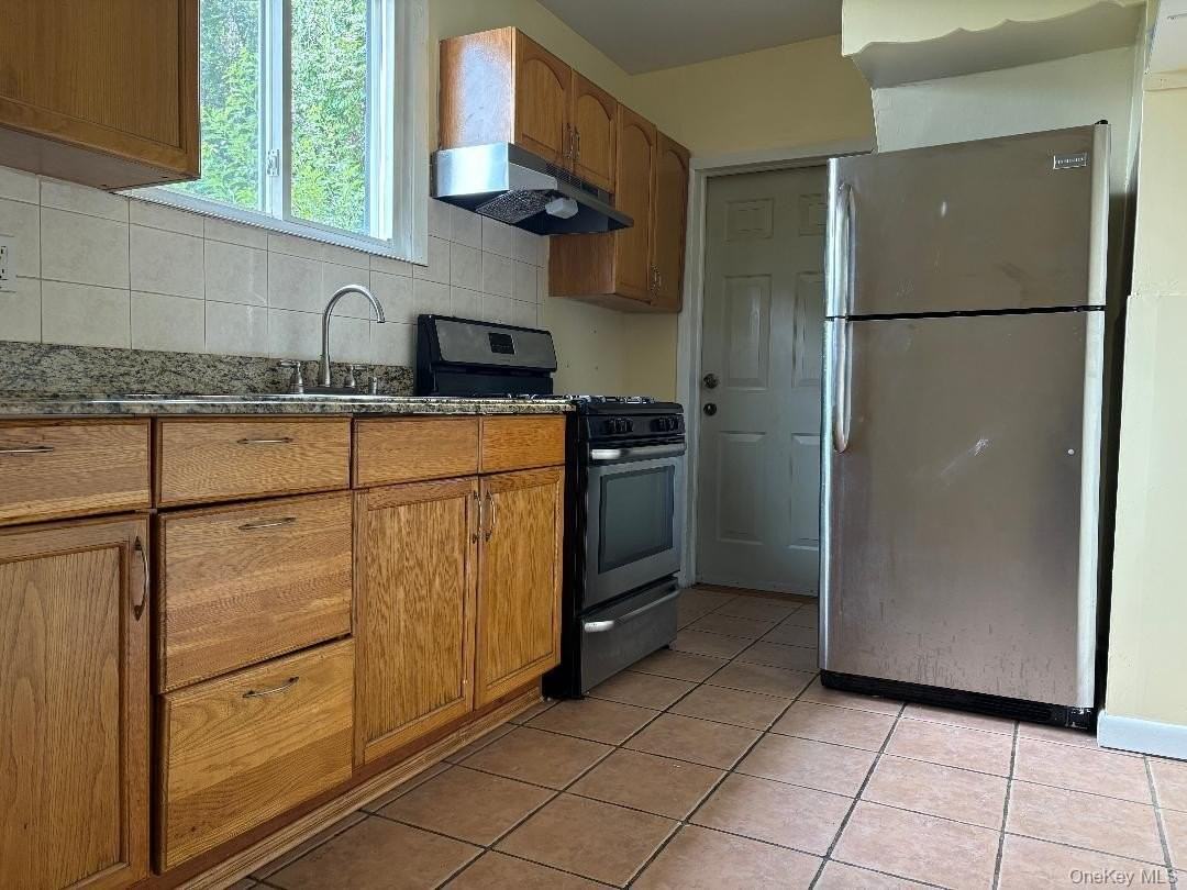 111 Hart Ave - Photo 2 of 7