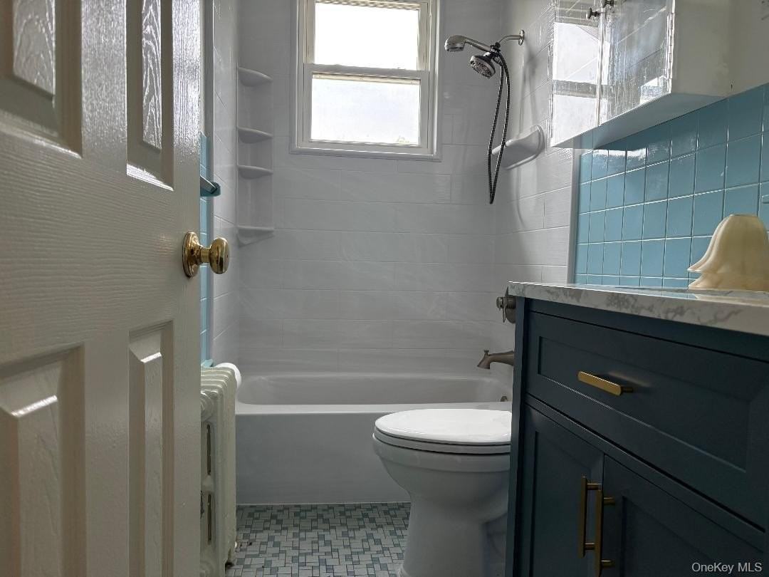111 Hart Ave - Photo 3 of 7
