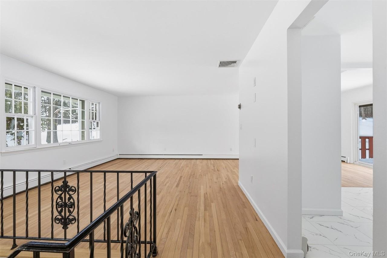 1618 Morningview Dr - Photo 3 of 33