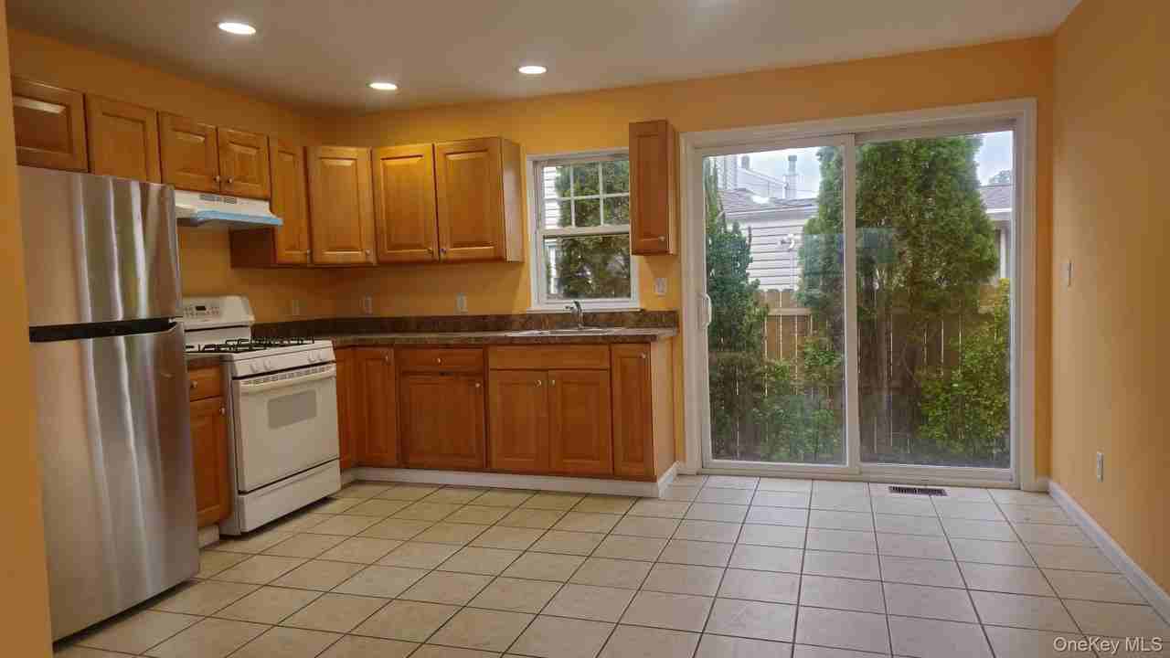 34 Nassau Ave #1 - Photo 2 of 13