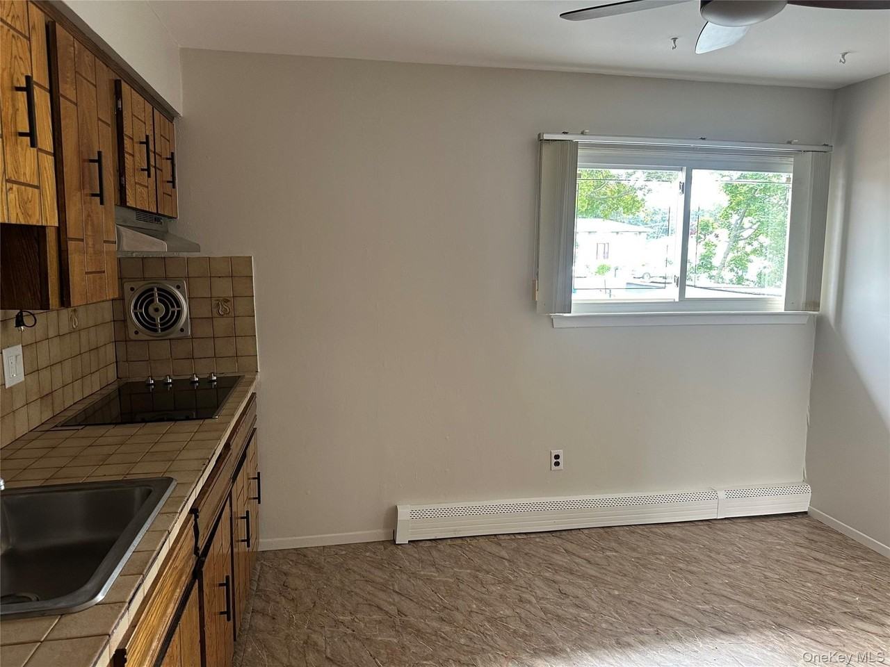 308 Essex St - Photo 4 of 15