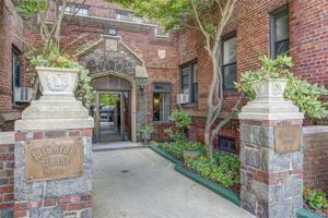 featured image of 16710 Crocheron Ave #3A