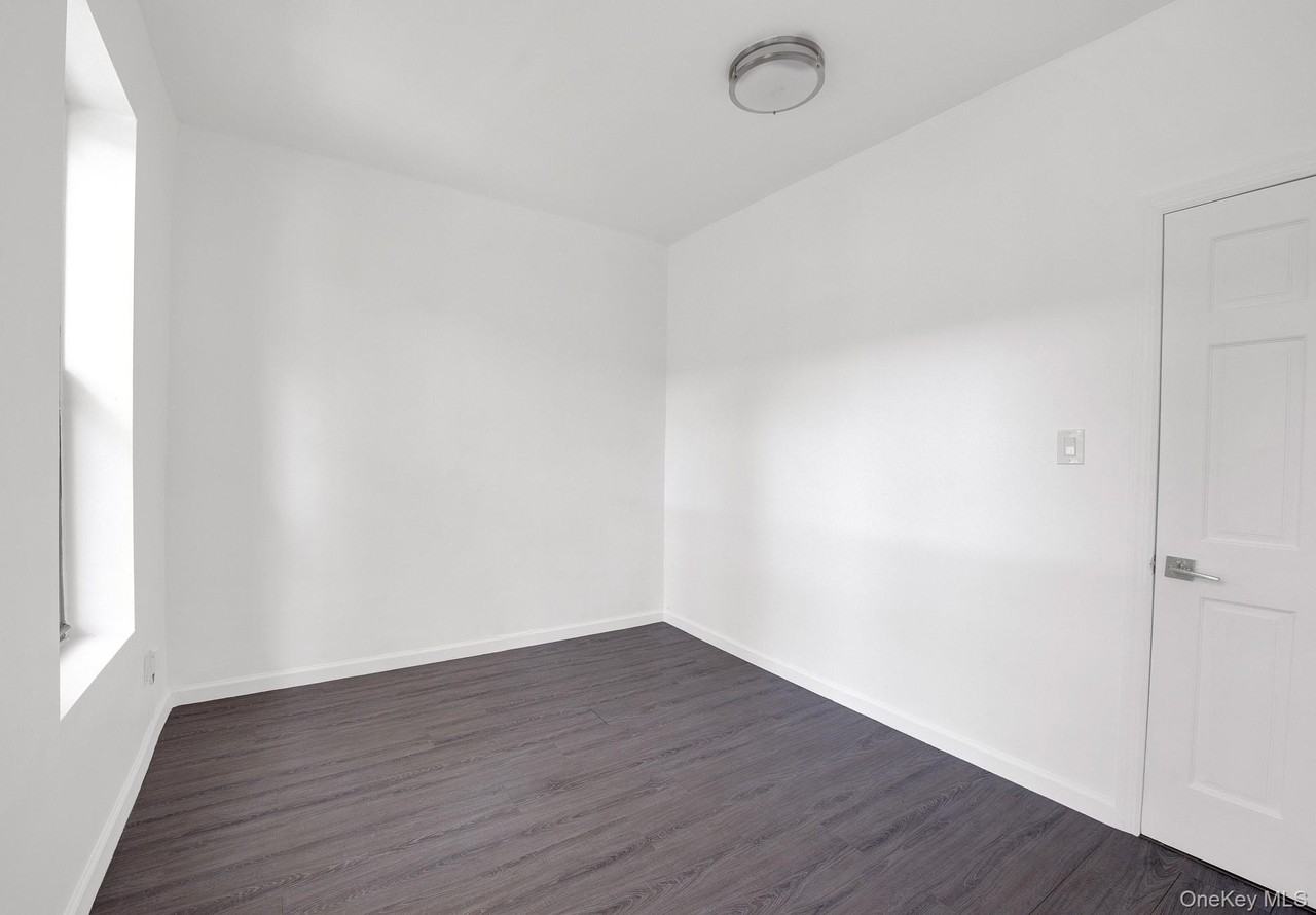 7111 68th St - Photo 5 of 18