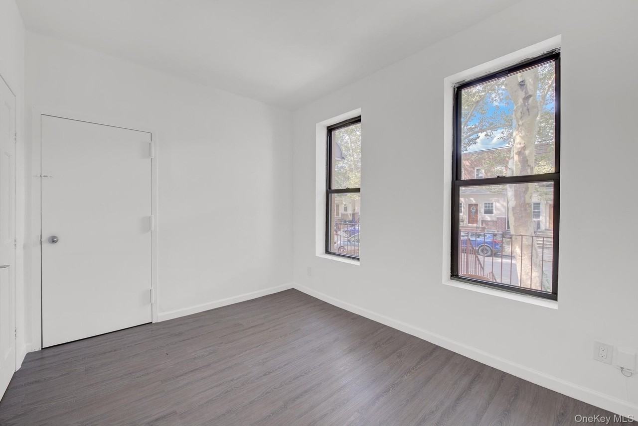 7111 68th St - Photo 6 of 18