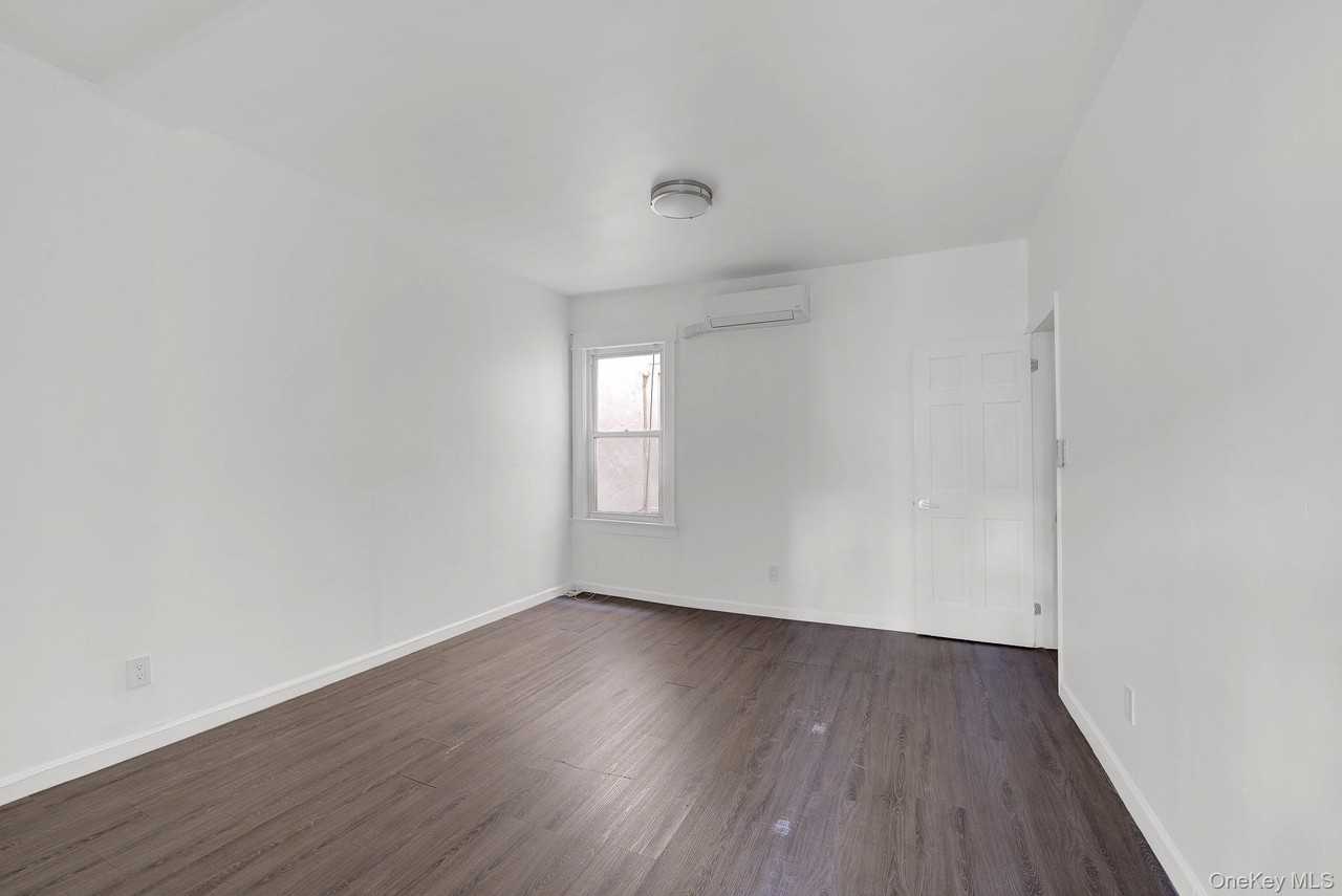 7111 68th St - Photo 7 of 18