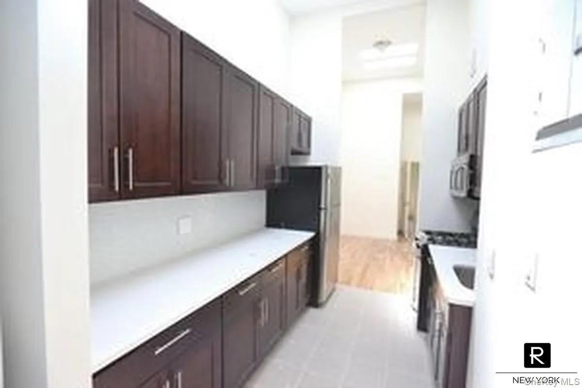 211 Wyckoff Ave #3L
