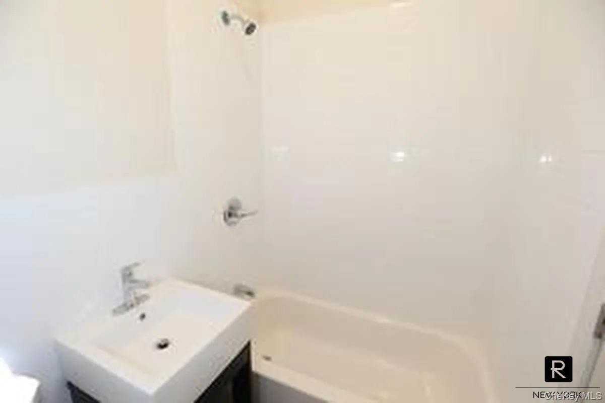 211 Wyckoff Ave #3L - Photo 6 of 18