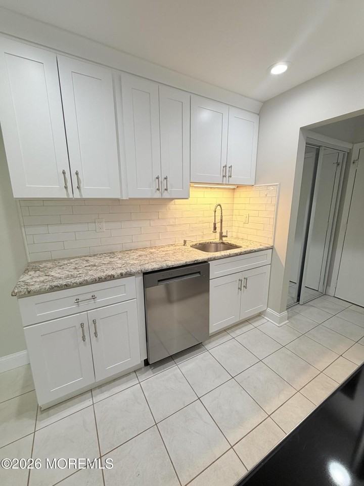 35 Amberly Dr #J - Photo 2 of 13
