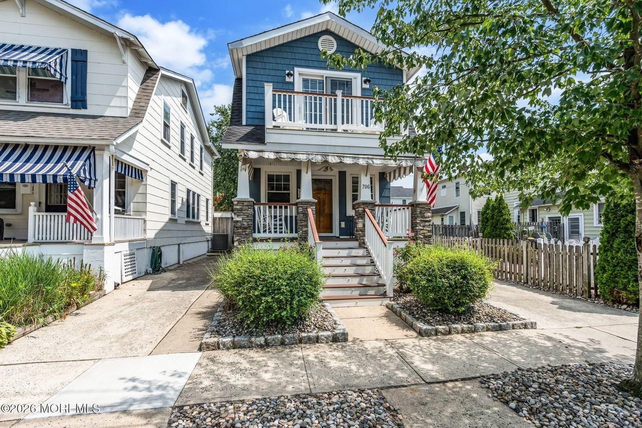 706 E St - Photo 2 of 50