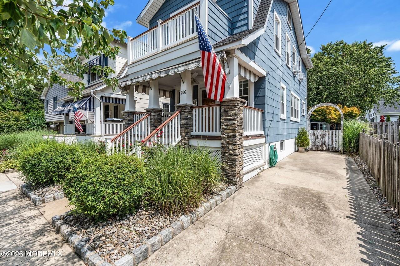 706 E St - Photo 3 of 50