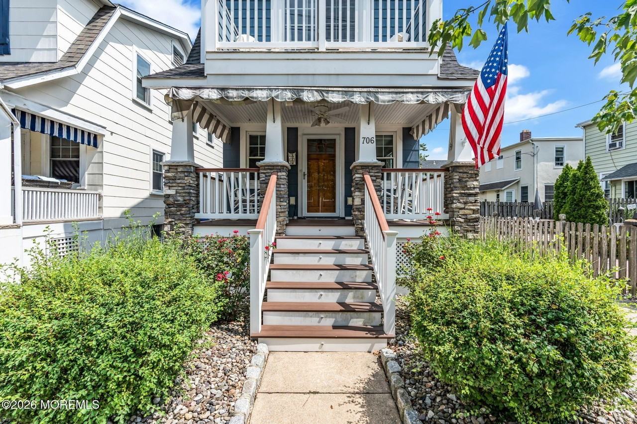 706 E St - Photo 4 of 50