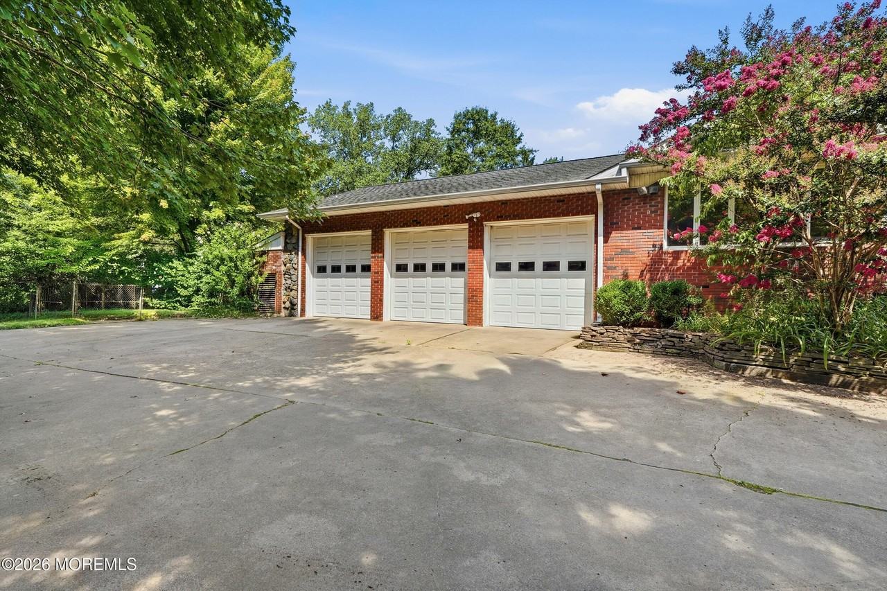 470 Monmouth Pl - Photo 3 of 50