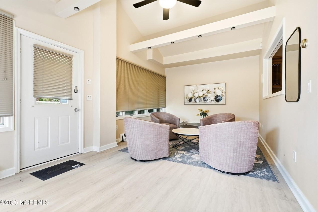 470 Monmouth Pl - Photo 4 of 50