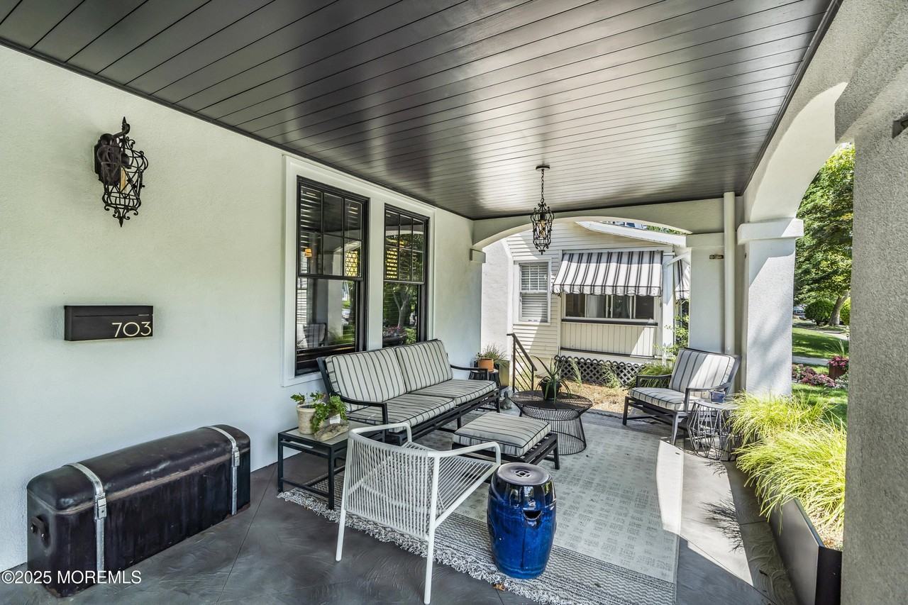 703 7th Ave - Photo 3 of 42