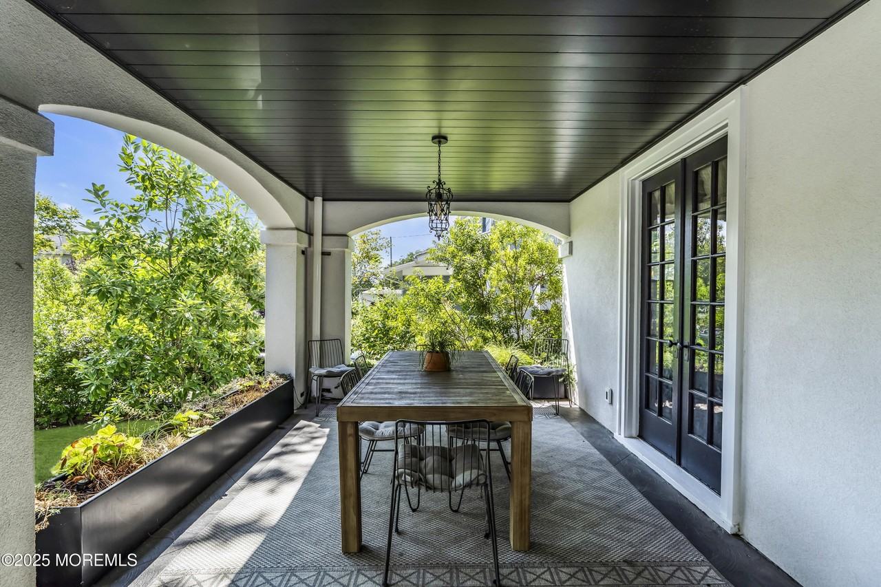 703 7th Ave - Photo 4 of 42
