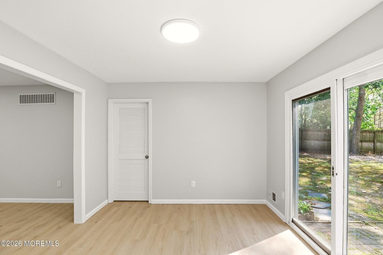 1006 Morris Ave - Photo 6 of 17
