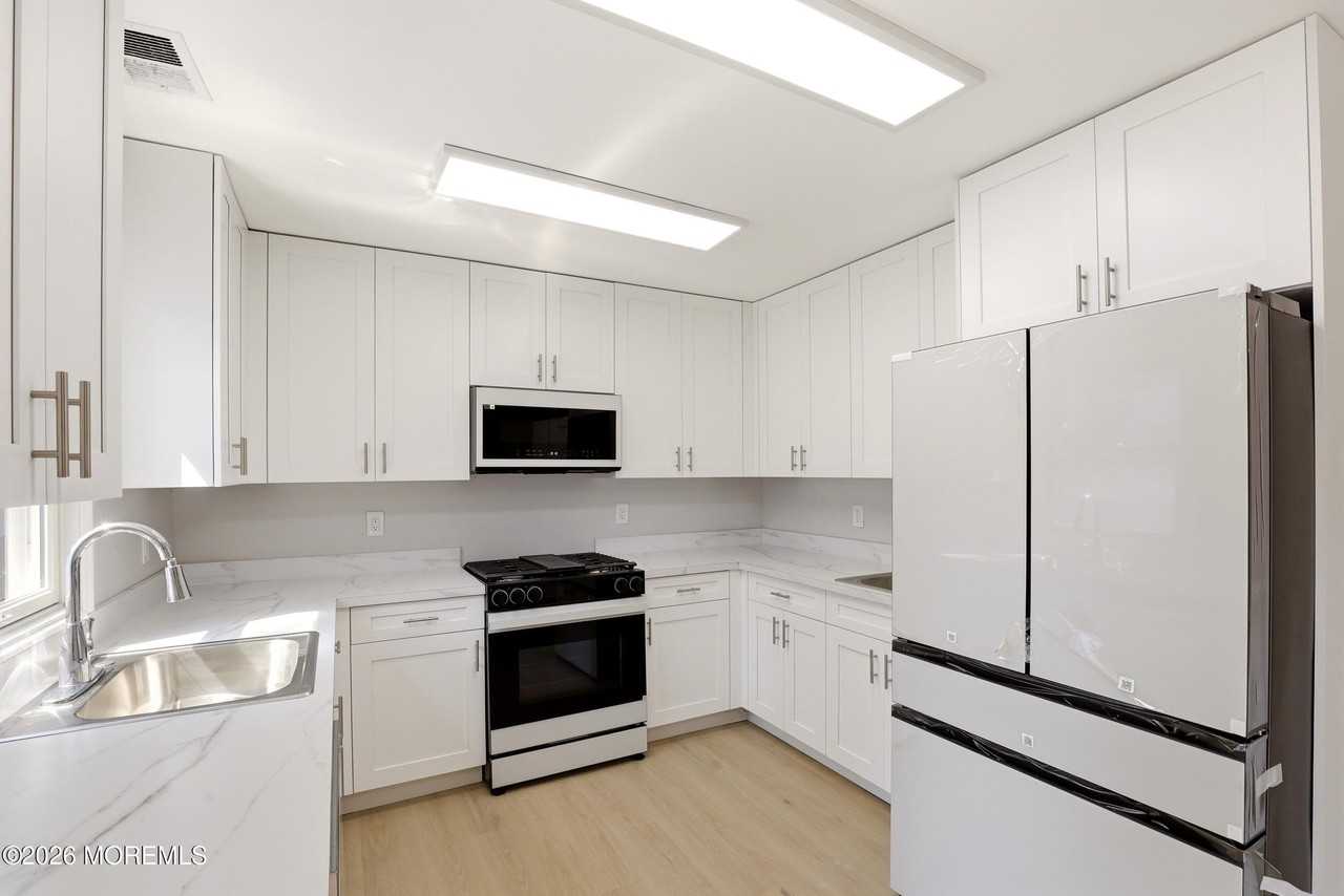 1006 Morris Ave - Photo 7 of 17