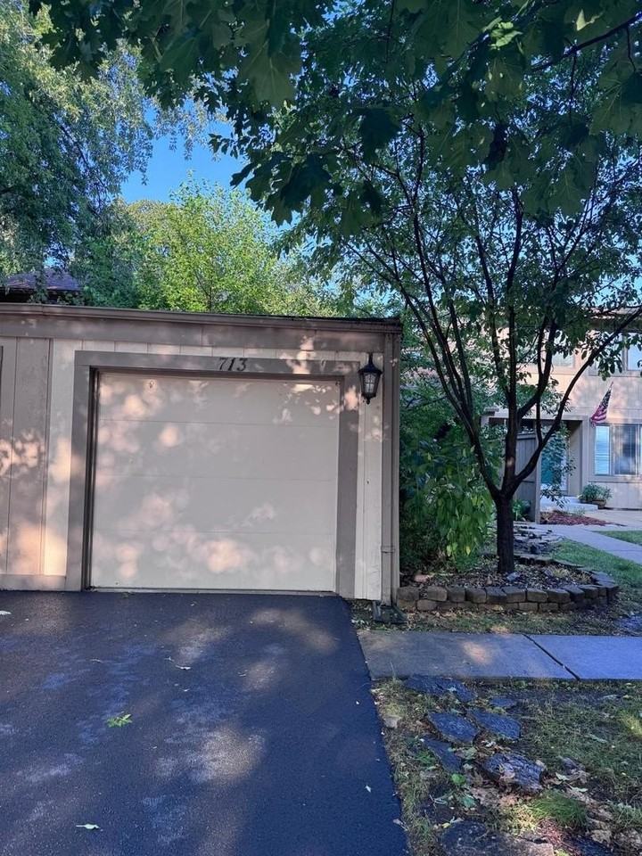 713 Acadia Ct - Photo 2 of 28