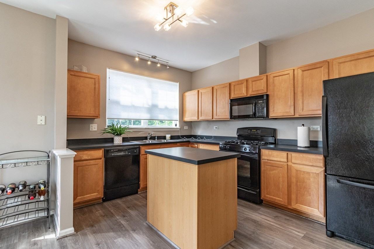 200 Rosehall Dr #220 - Photo 7 of 17