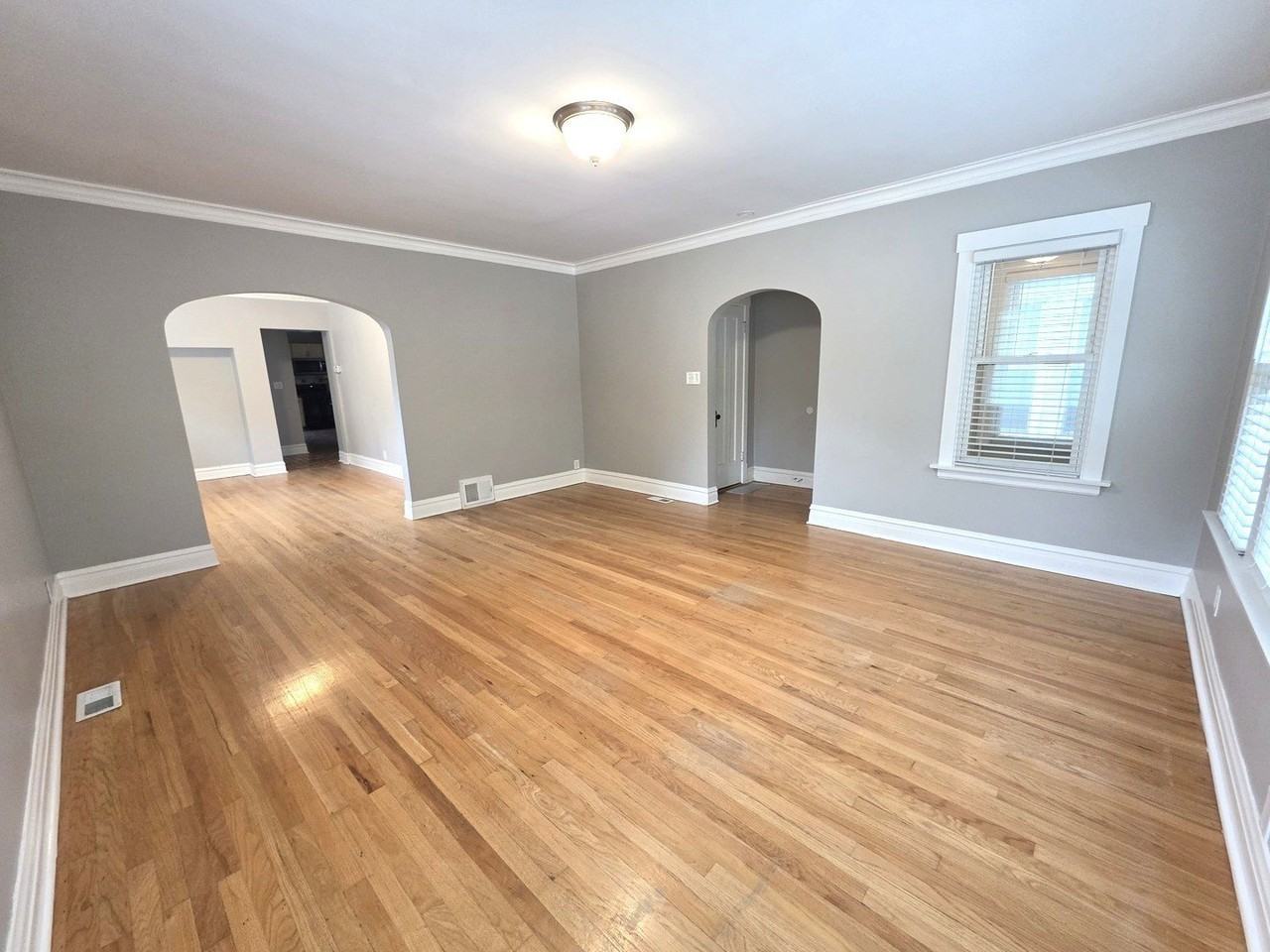 1029 S Elmwood Ave - Photo 3 of 14