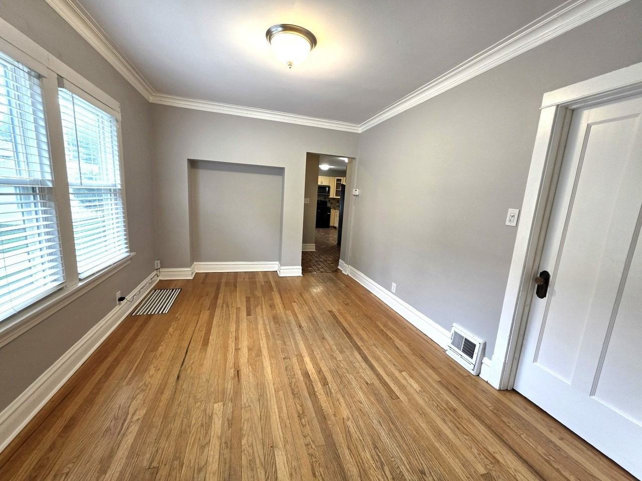 1029 S Elmwood Ave - Photo 4 of 14