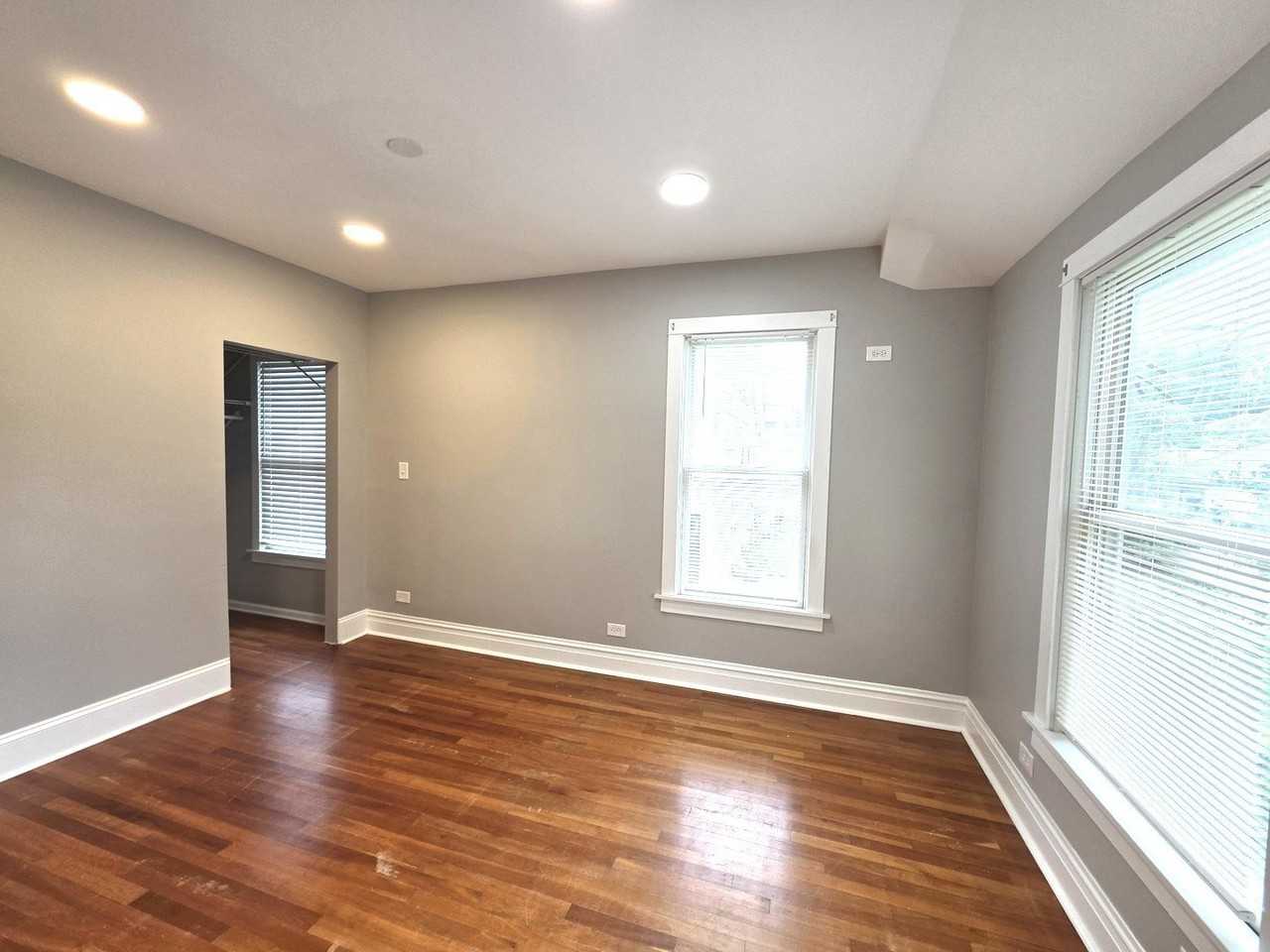 1029 S Elmwood Ave - Photo 5 of 14