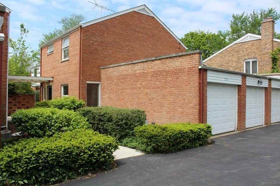 774 Green Bay Rd - Photo 2 of 25