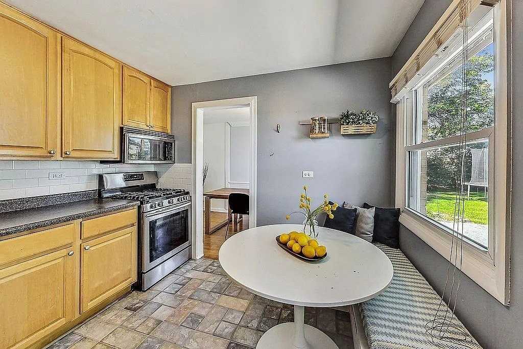 318 W Hackberry Dr - Photo 4 of 18