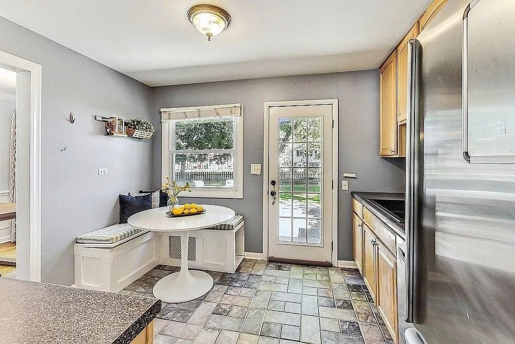 318 W Hackberry Dr - Photo 5 of 18