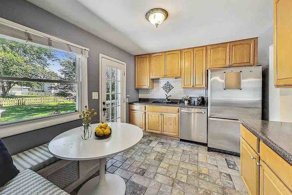 318 W Hackberry Dr - Photo 6 of 18