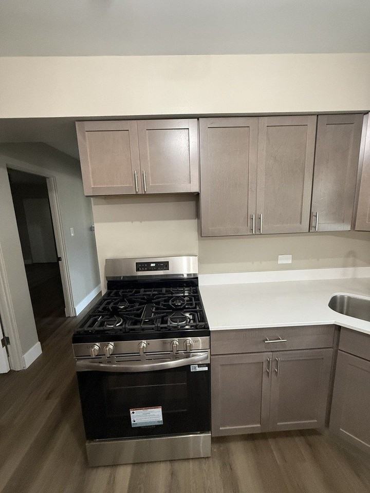 5721 W Addison St #1 - Photo 4 of 17
